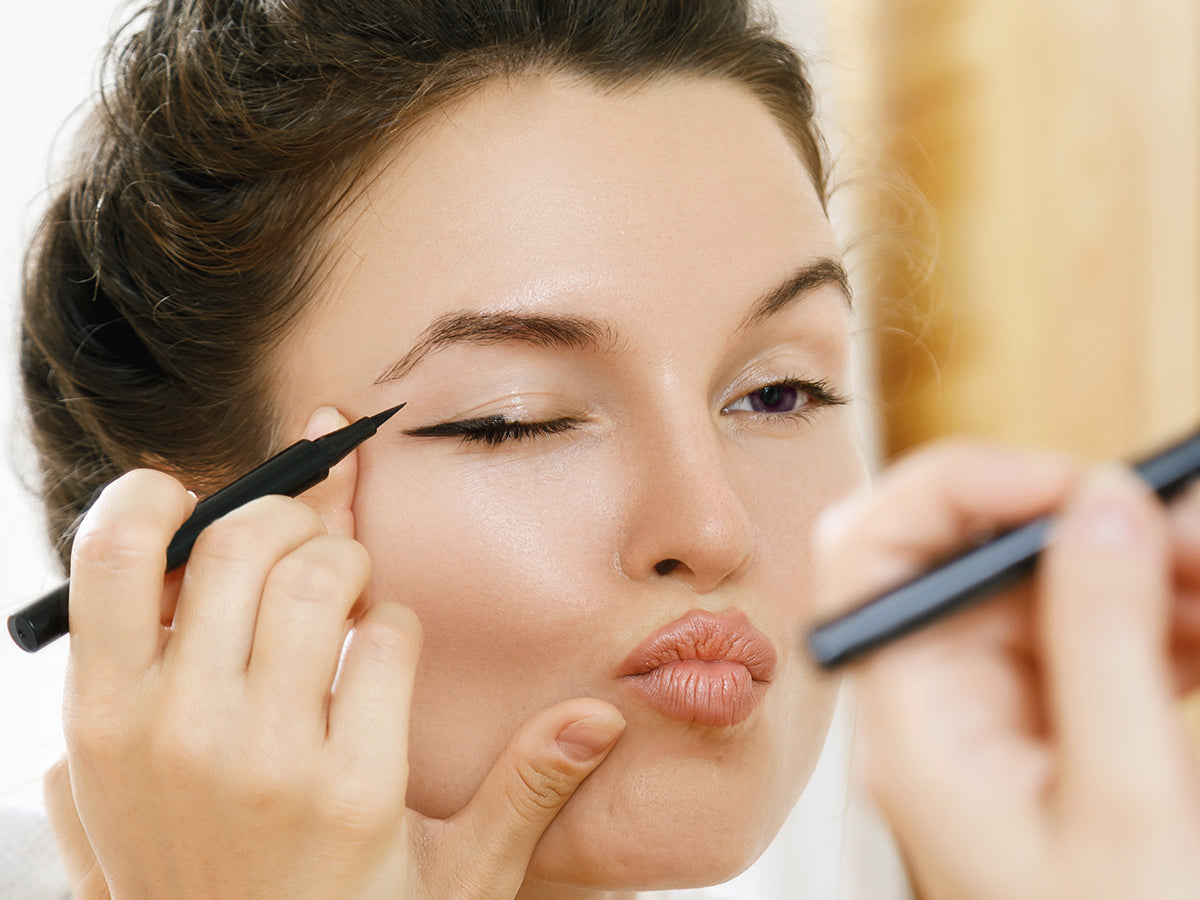 Eyeliner Tips & Tricks Shaky Hands and Clumsy Fingers – Faces Canada