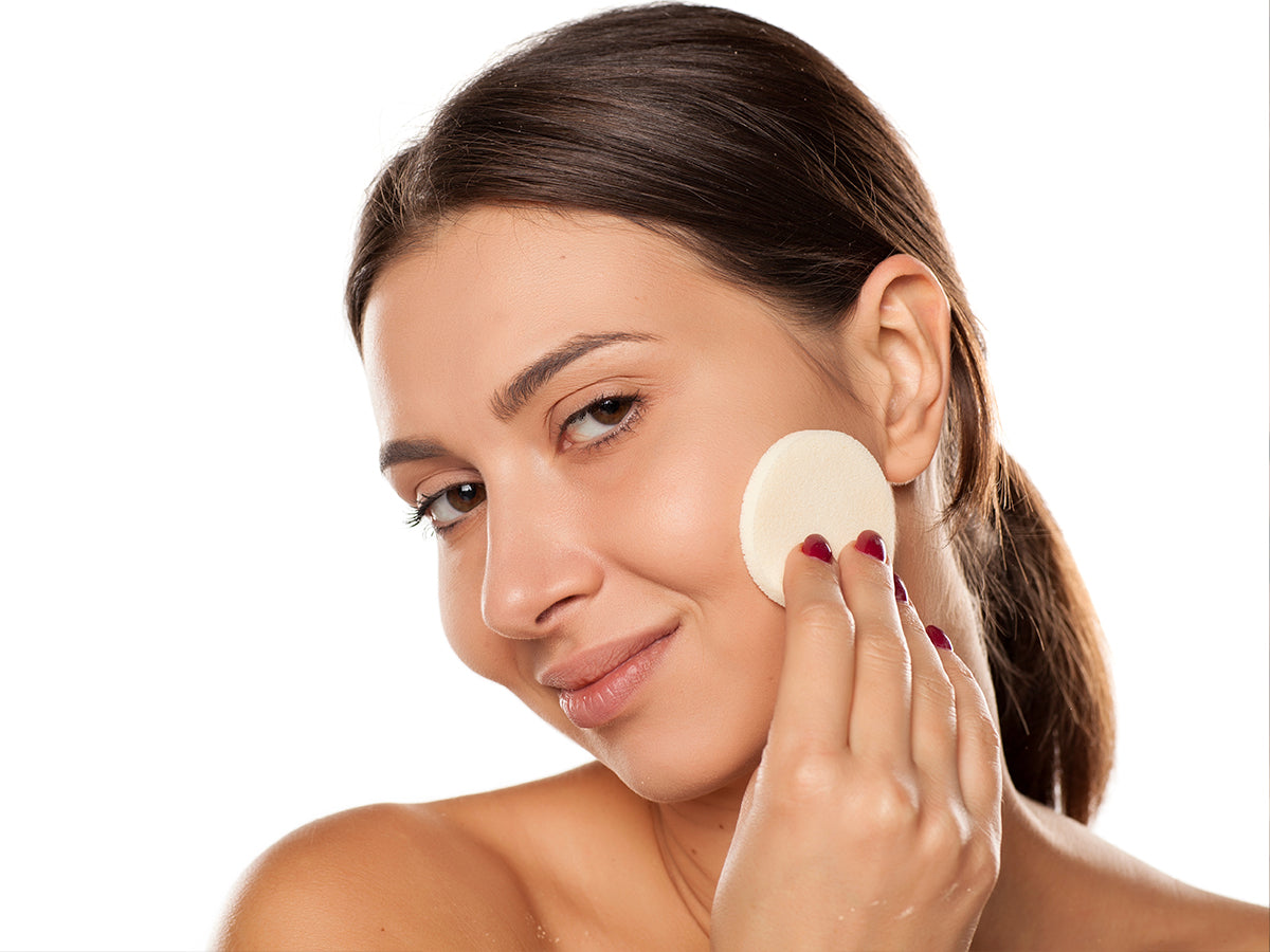 Using Compact Makeup 6 Amazing Tips to Apply Compact Powder Perfectly – Faces Canada